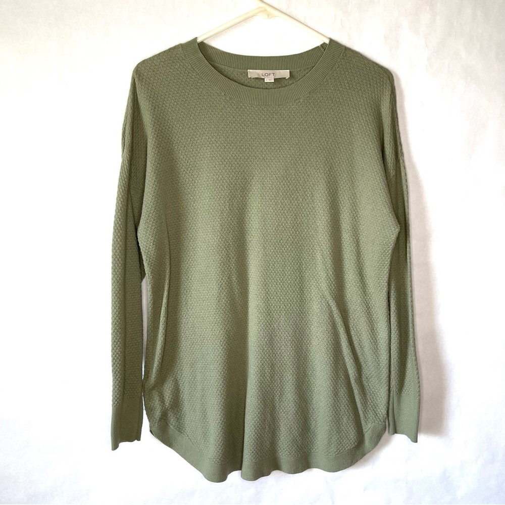 LOFT Green Waffle Knit Sweater Women Size Medium Crew Neck Long Sleeve Thermal